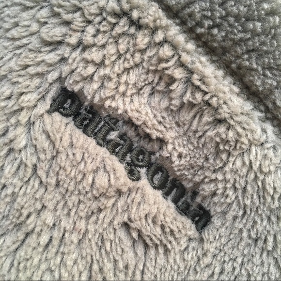 **SOLD** Vintage Patagonia Fall ‘05 R4® Jacket - Picture 3 of 8